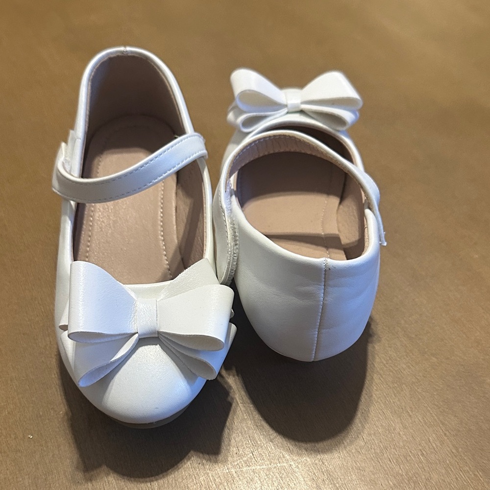 Elegant White Kids Shoes with Bow
